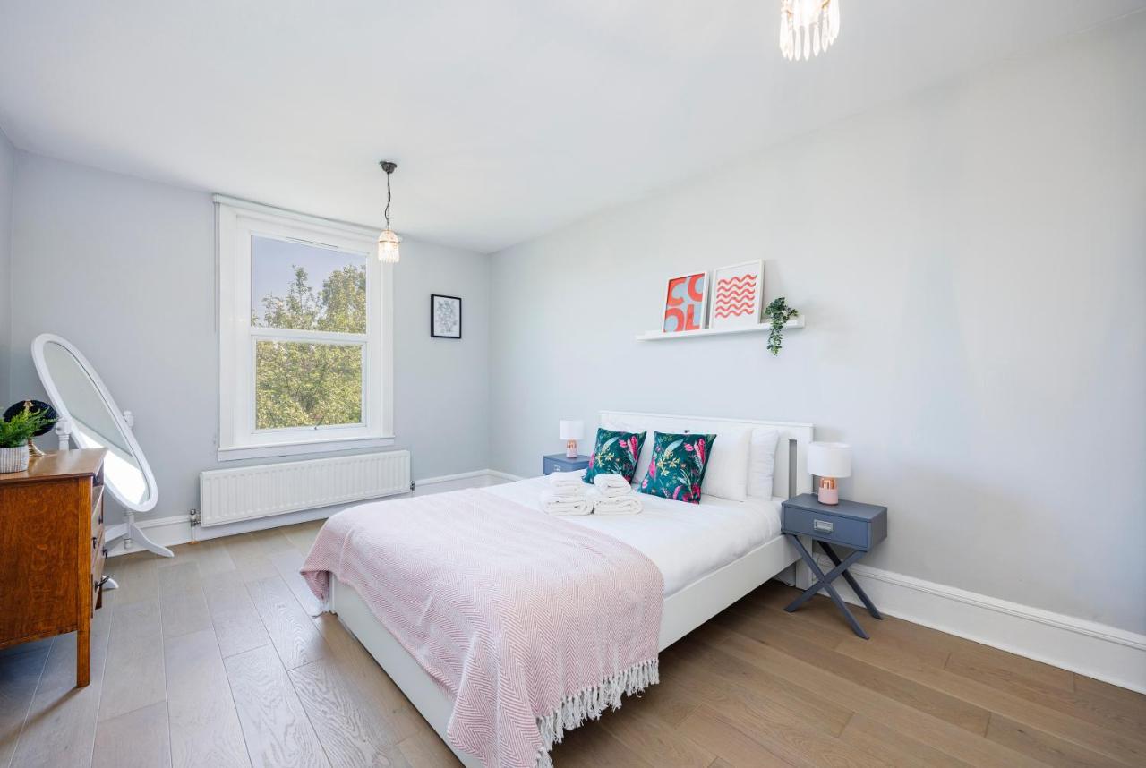 Welcomestay Colliers Wood Two Bed Apartment - Home Away From Home 런던 외부 사진