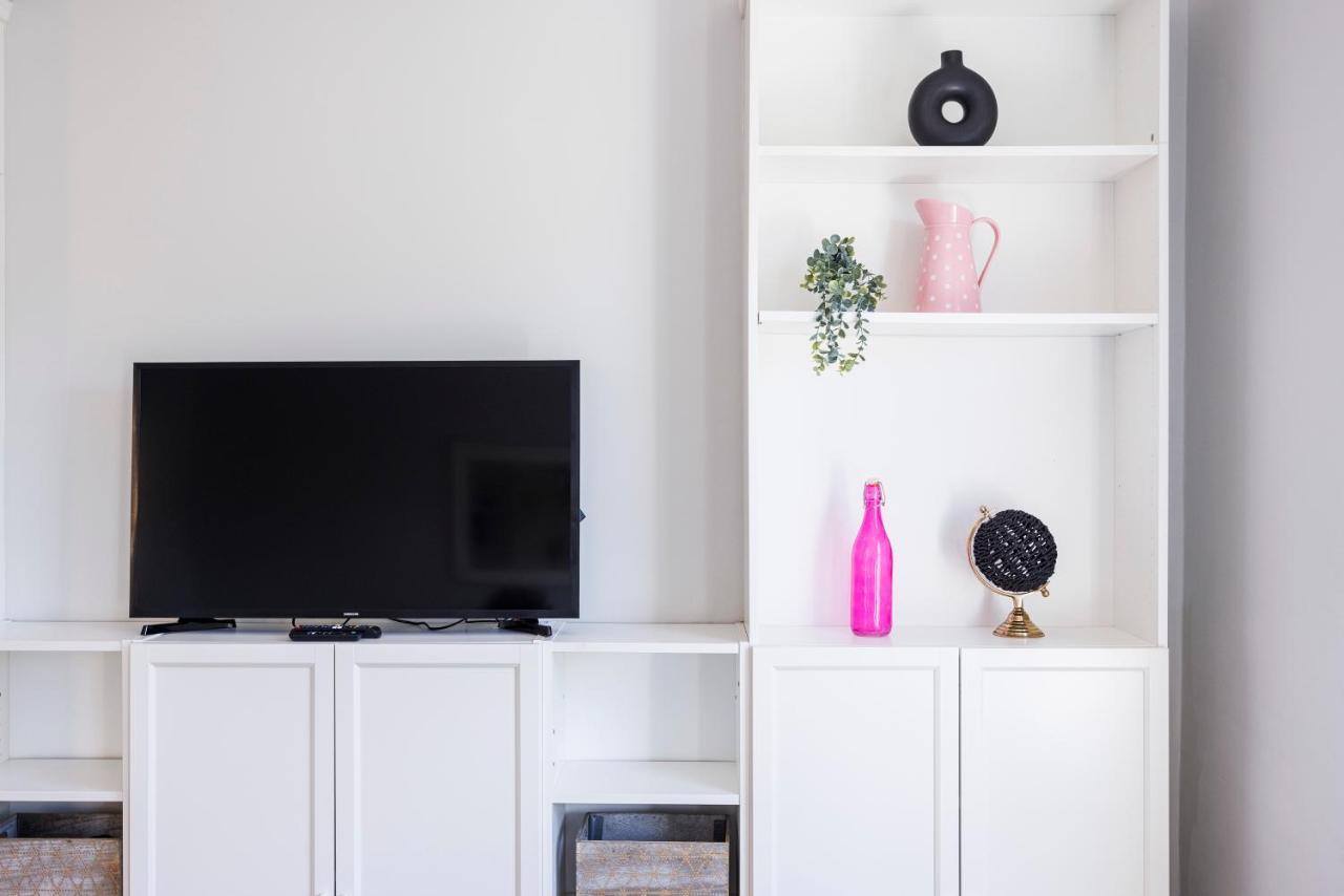 Welcomestay Colliers Wood Two Bed Apartment - Home Away From Home 런던 외부 사진