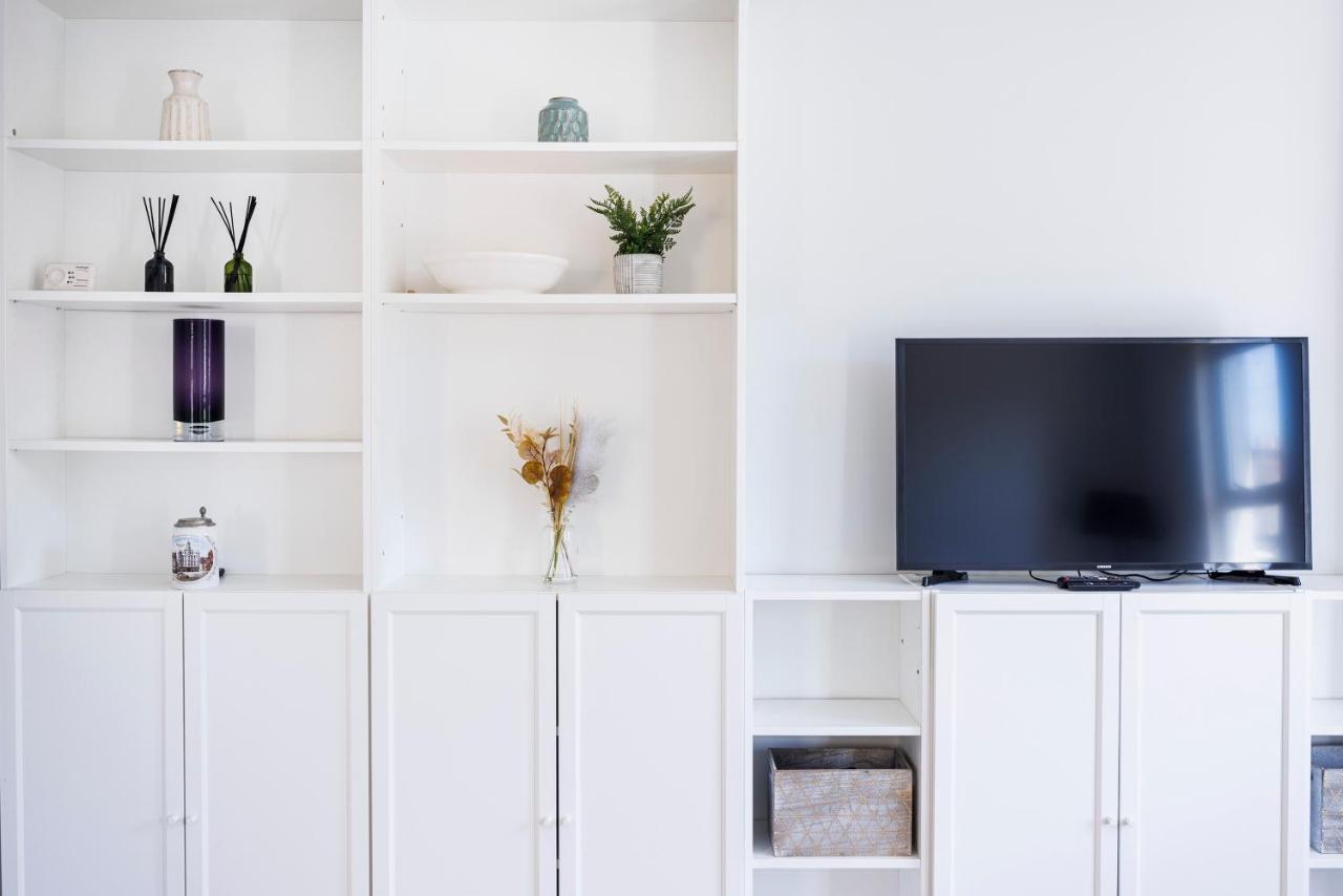 Welcomestay Colliers Wood Two Bed Apartment - Home Away From Home 런던 외부 사진