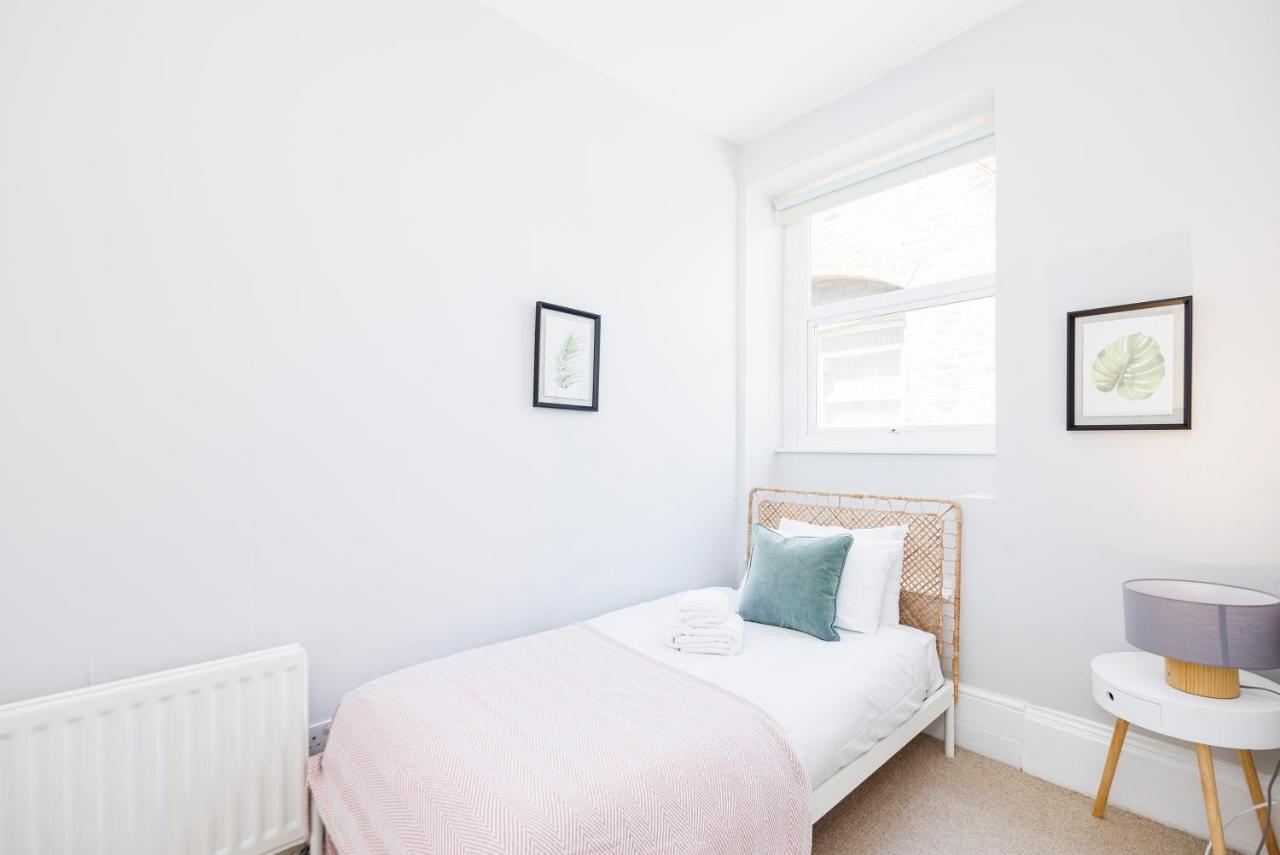 Welcomestay Colliers Wood Two Bed Apartment - Home Away From Home 런던 외부 사진