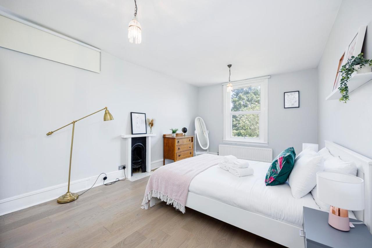 Welcomestay Colliers Wood Two Bed Apartment - Home Away From Home 런던 외부 사진