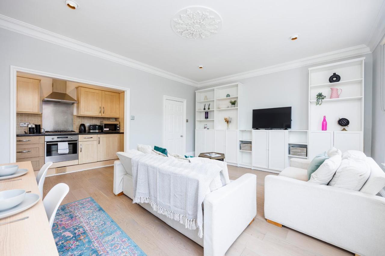 Welcomestay Colliers Wood Two Bed Apartment - Home Away From Home 런던 외부 사진
