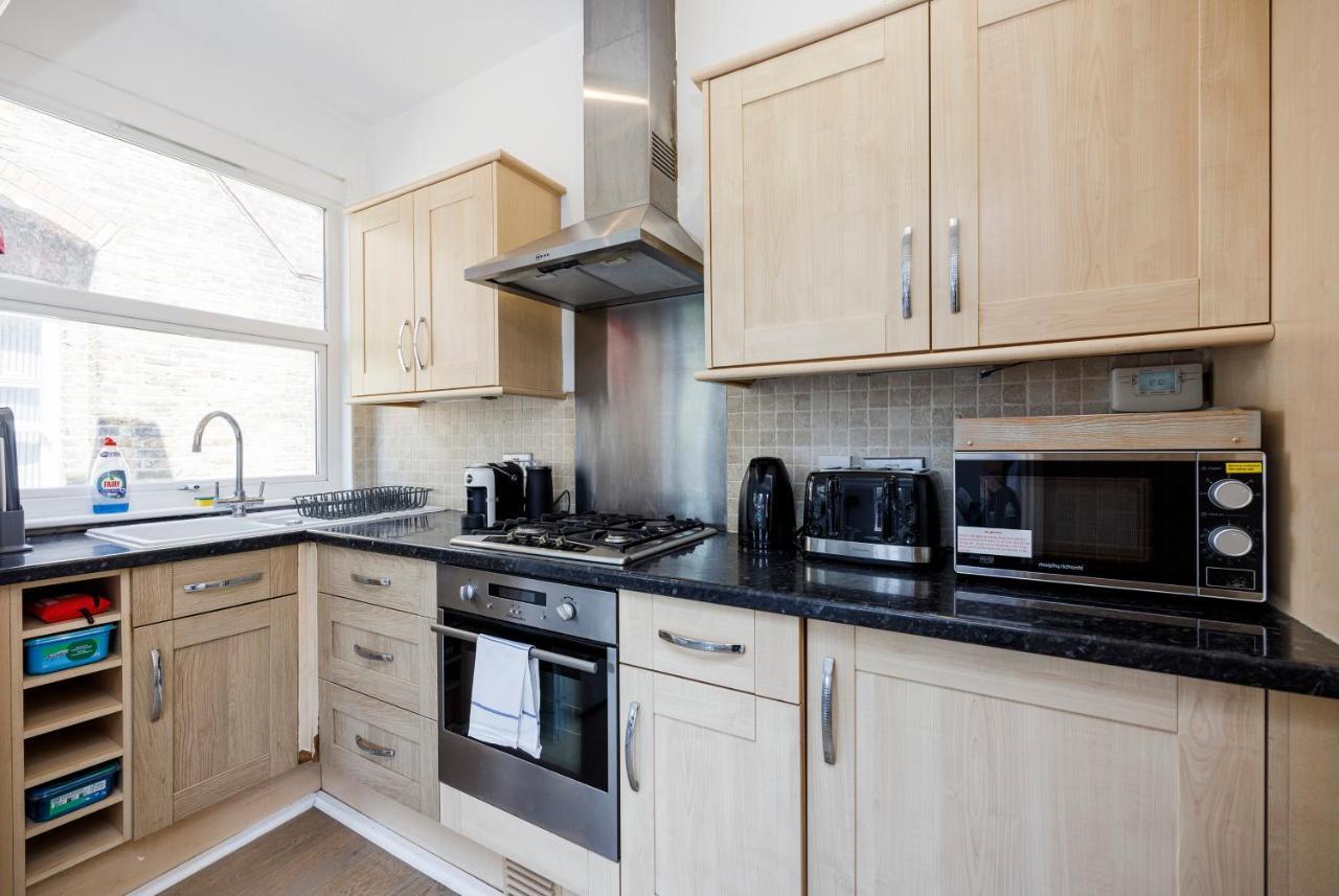 Welcomestay Colliers Wood Two Bed Apartment - Home Away From Home 런던 외부 사진
