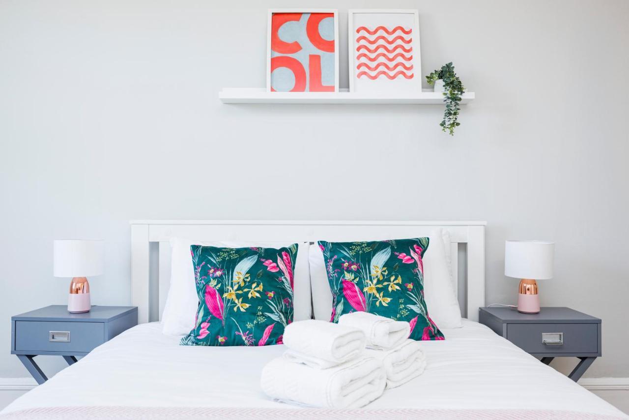 Welcomestay Colliers Wood Two Bed Apartment - Home Away From Home 런던 외부 사진