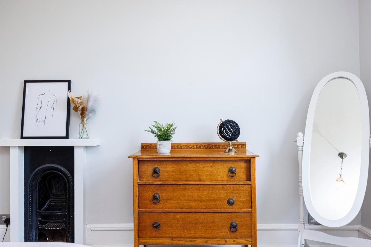 Welcomestay Colliers Wood Two Bed Apartment - Home Away From Home 런던 외부 사진