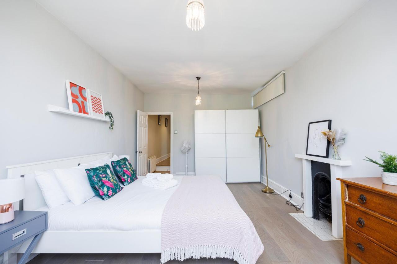 Welcomestay Colliers Wood Two Bed Apartment - Home Away From Home 런던 외부 사진