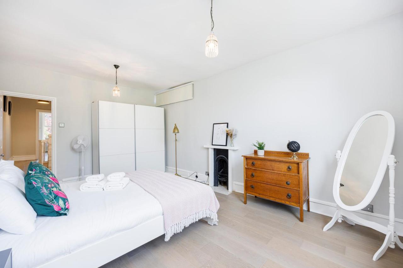 Welcomestay Colliers Wood Two Bed Apartment - Home Away From Home 런던 외부 사진