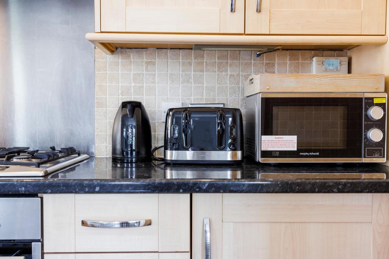 Welcomestay Colliers Wood Two Bed Apartment - Home Away From Home 런던 외부 사진